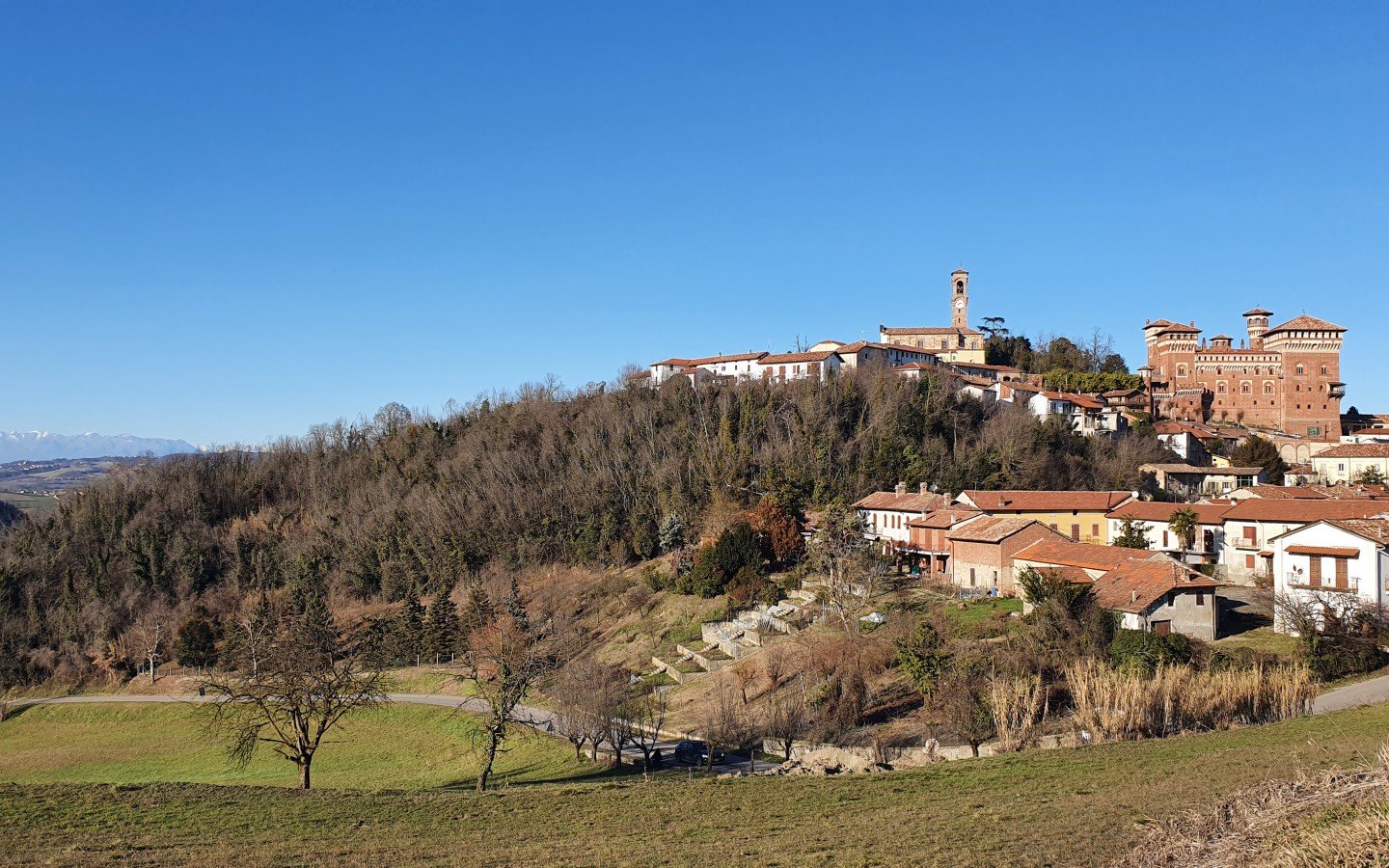 Una passeggiata ad ammirare il centro storico di Cereseto e il castello di Riccardo Gualino