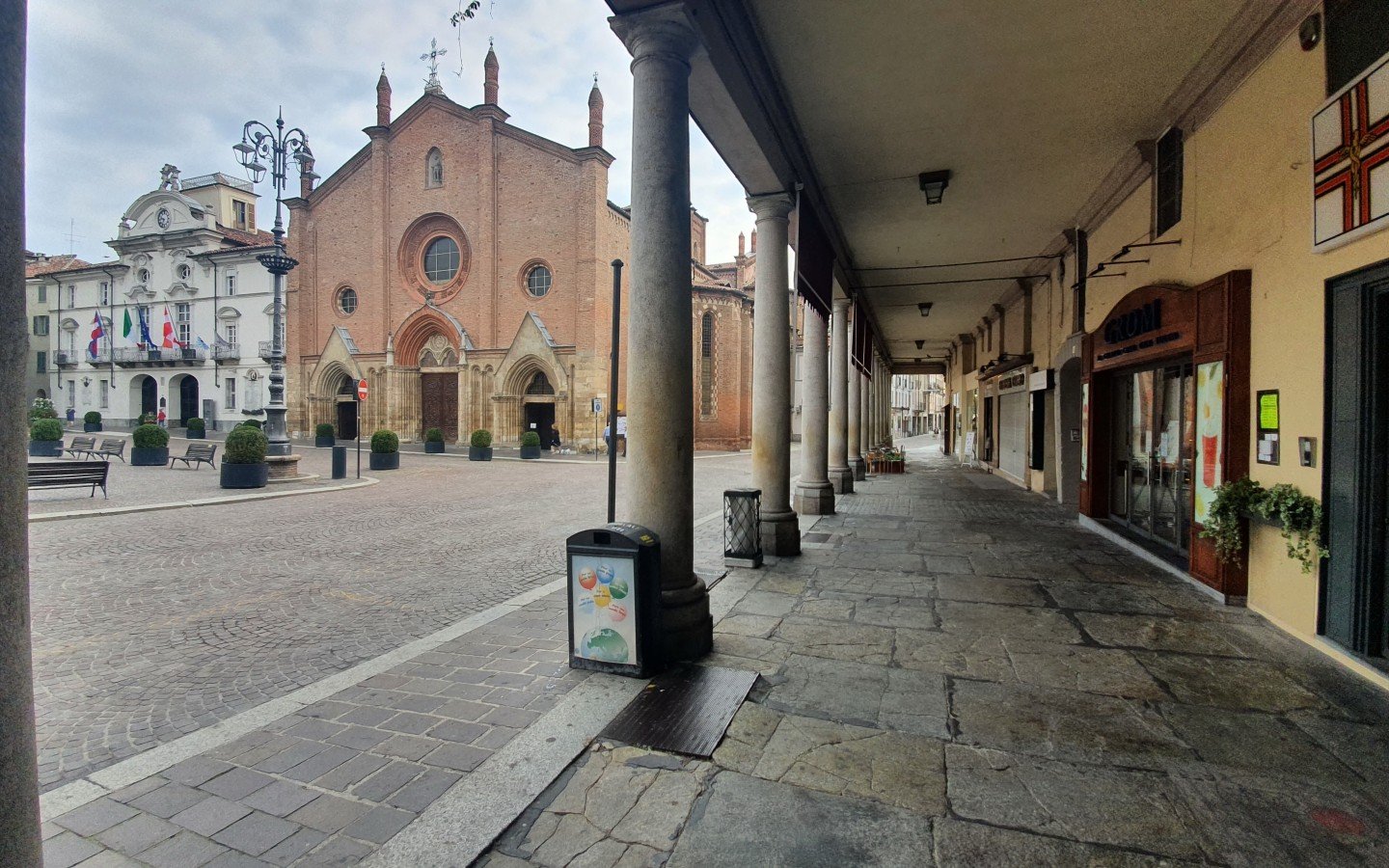 Ecco Asti, con il Palazzo comunale e la Collegiata di San Secondo