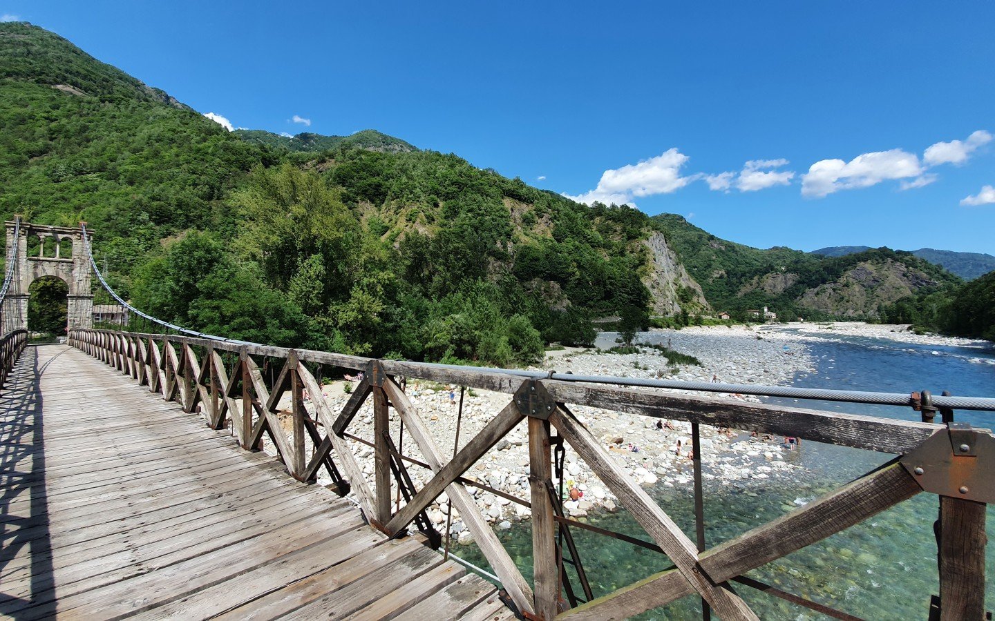 Una camminata sulla Sesia a Varallo sul ponte sospeso