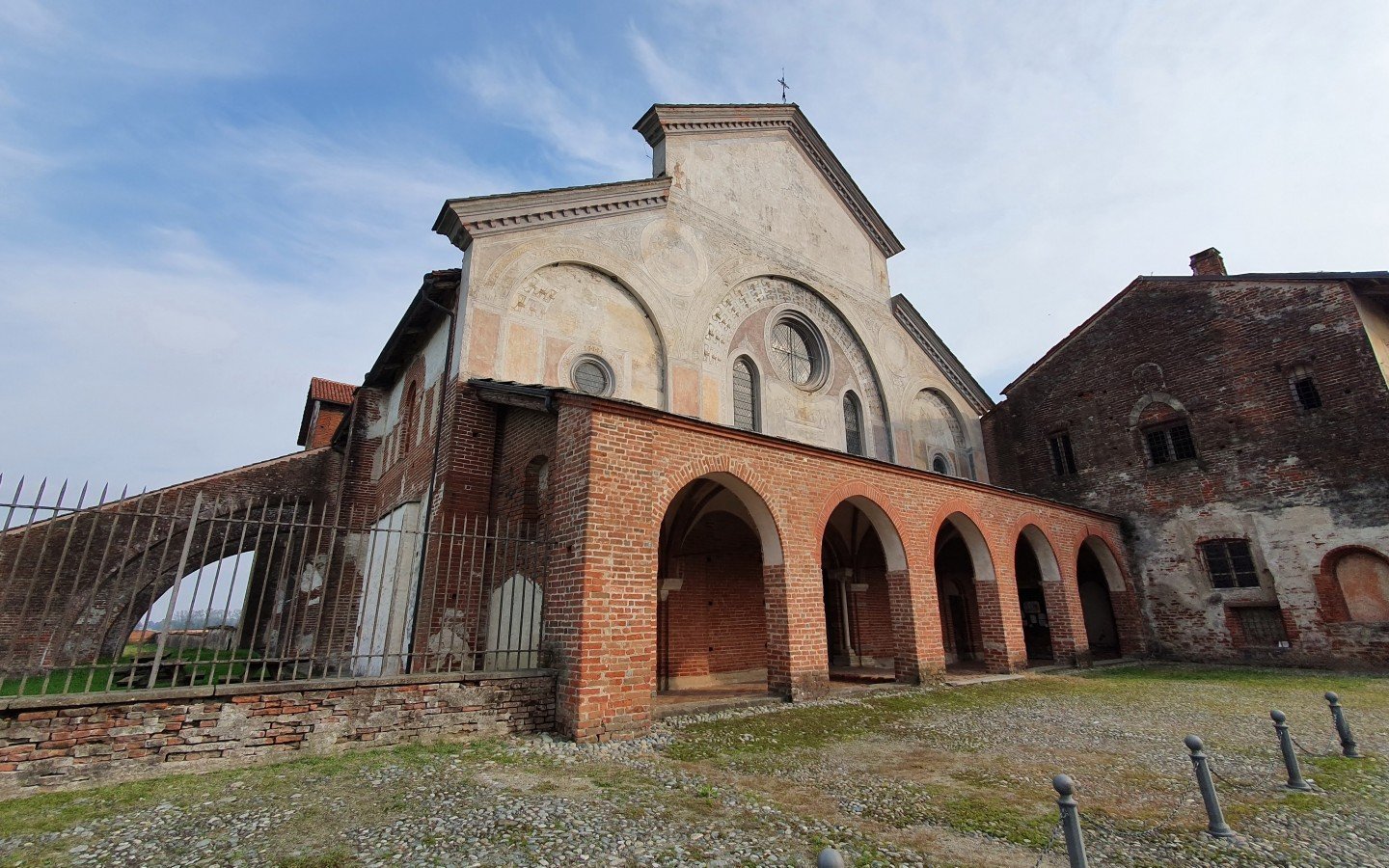 Immersi nella storia della grande Abbazia di Staffarda