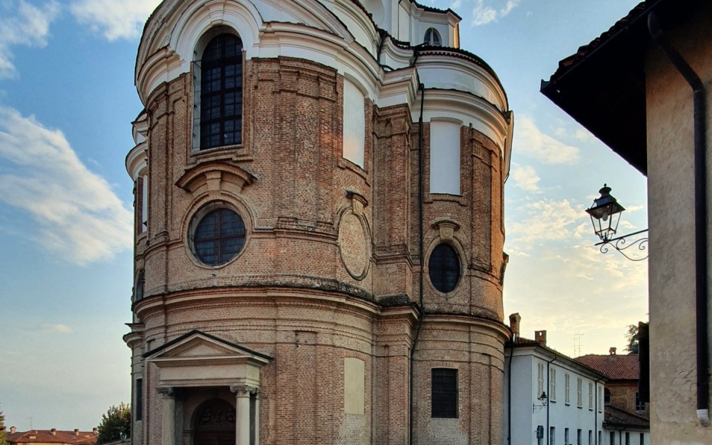 In tutta la sua bellezza: la chiesta di Santa Chiara a Bra